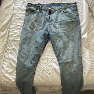 Levy light, slim taper jeans (512). 38W 32L